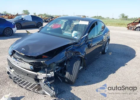 2024 Tesla Model Y из США, поврежденный, VIN 7SAYGDED1RF052031